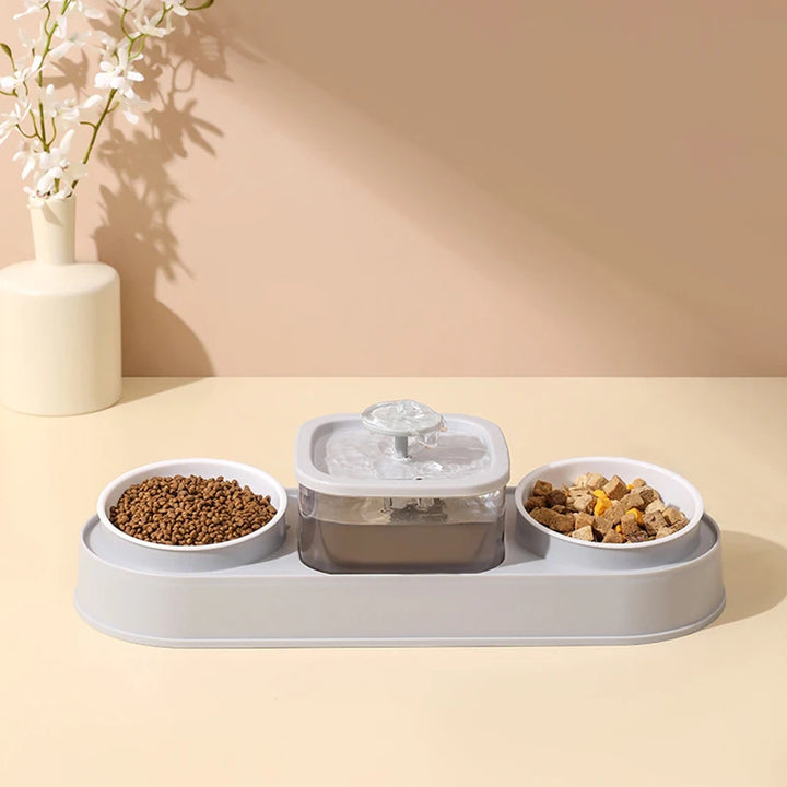 Distributeur automatique pour animaux, gris, avec fontaine et deux bols pour croquettes et nourriture humide.