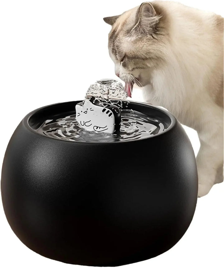 Fontaine à eau noire pour chat, en matériau durable, design avec jet d'eau amusant.