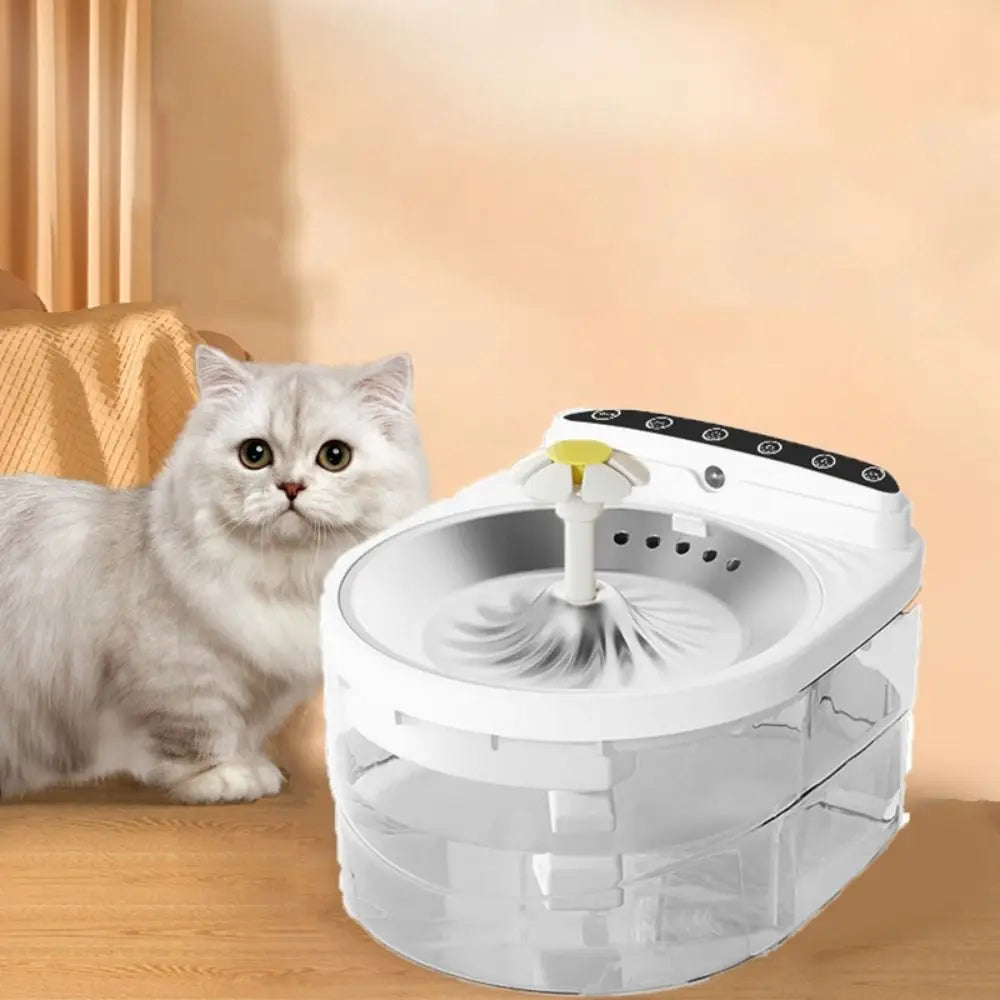Fontaine à eau pour chat blanche avec design compact et filtration, idéale pour une hydratation saine.
