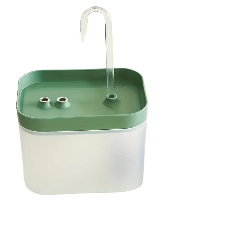 Bouteau d'arrosage en plastique clair, couvercle vert, design innovant avec tuyau flexible.