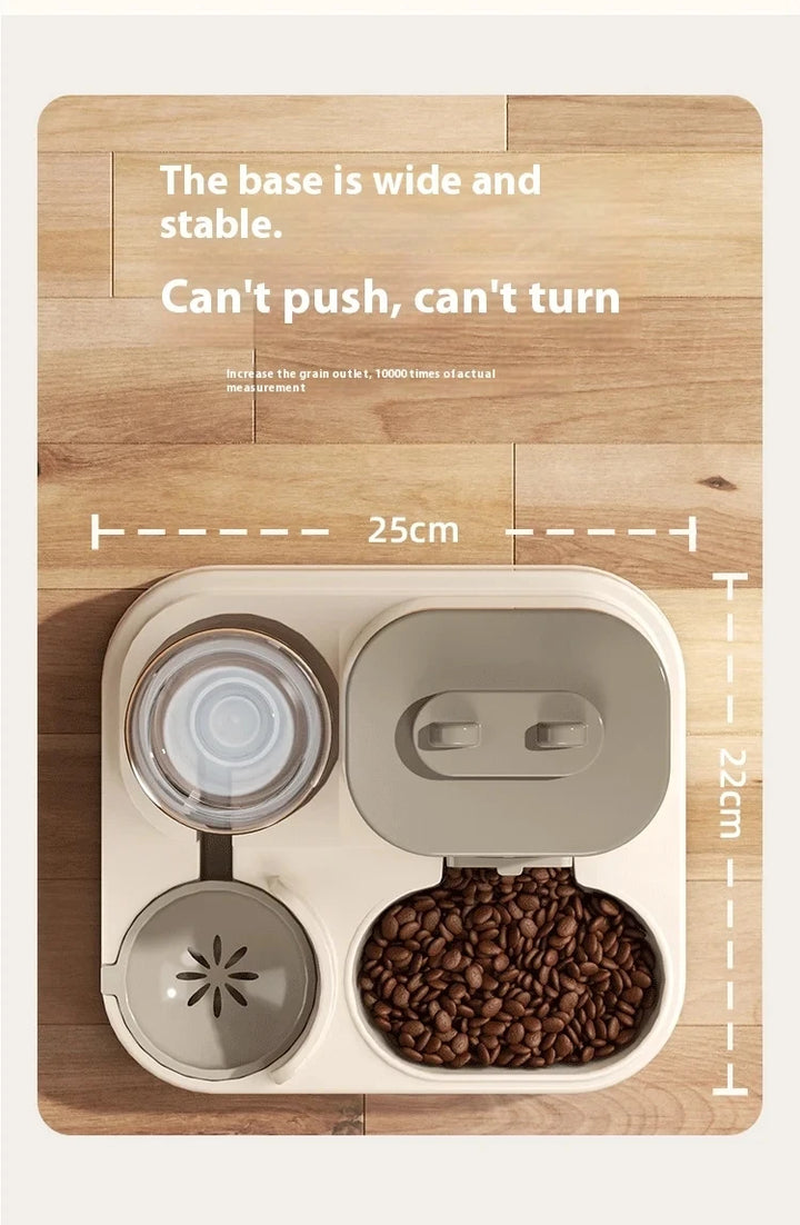 Distributeur de grains en plastique beige, base large et stable, dimensions 25cm x 22cm.