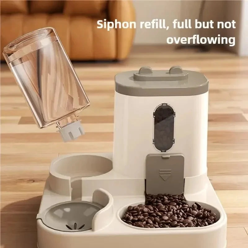 Distributeur automatique de café beige avec siphon, réservoir transparent, évite les débordements.