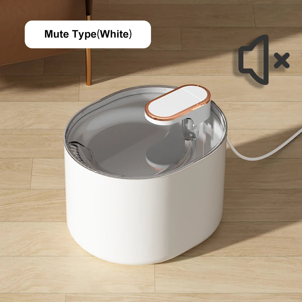 Fontaine à eau silencieuse blanche avec design moderne et finition argentée.