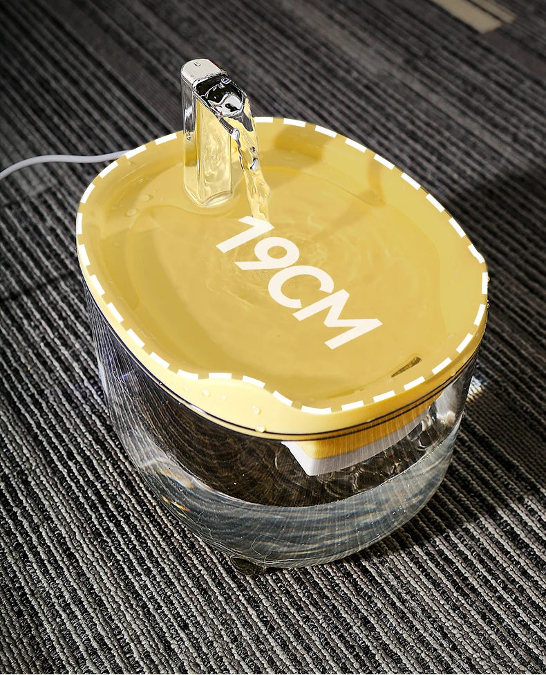 Fontaine à eau moderne de 19 cm, avec un couvercle jaune et robinet chromé, idéale pour les animaux.