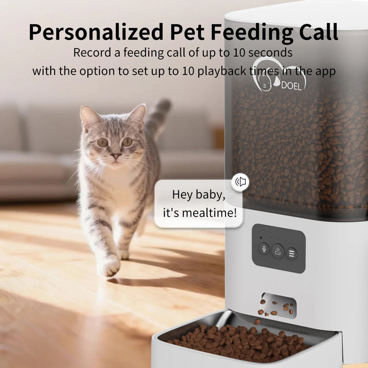 Distributeur automatique de nourriture pour animaux, blanc, en plastique, avec appel de repas personnalisable.