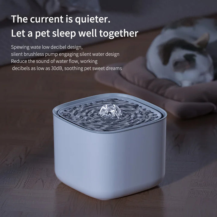Fontaine pour animaux silencieuse, design moderne en blanc, réduit le bruit de l'eau à 30 dB, idéal pour le sommeil des animaux.