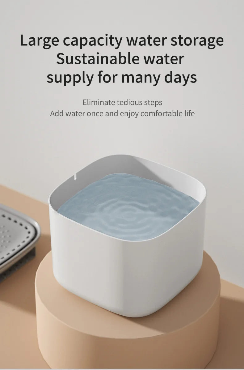 Réservoir d'eau blanc à grande capacité, durable, pour un approvisionnement en eau prolongé.