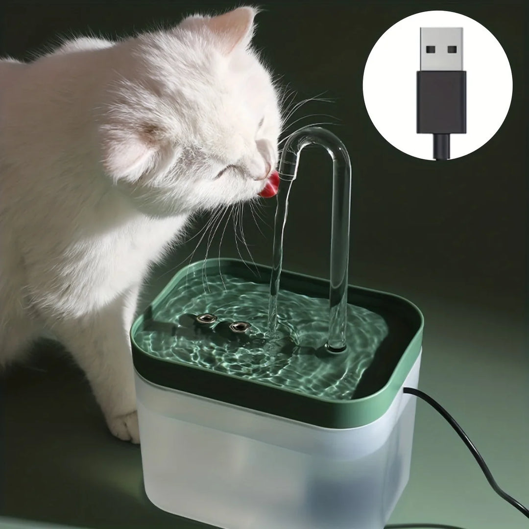 Fontaine à eau pour chat en plastique transparent avec alimentation USB, couleur verte et design moderne.