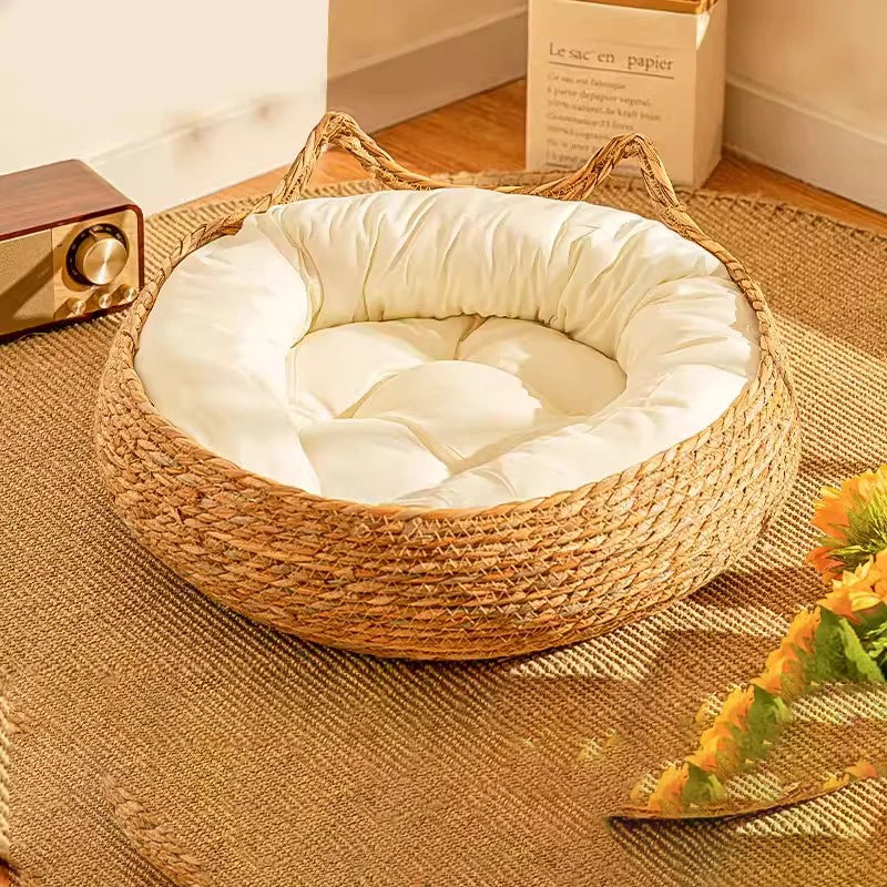 Panier pour chat en osier avec coussin blanc et oreilles de chat – modèle L’Oseraie Féline