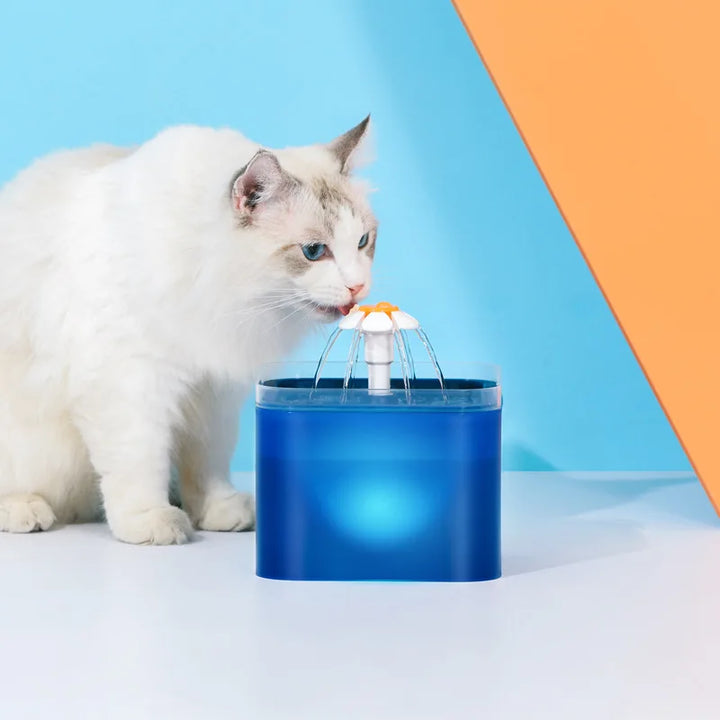 Fontaine à eau pour chat, bleu, design en fleur, stimule l'hydratation avec un flux d'eau.