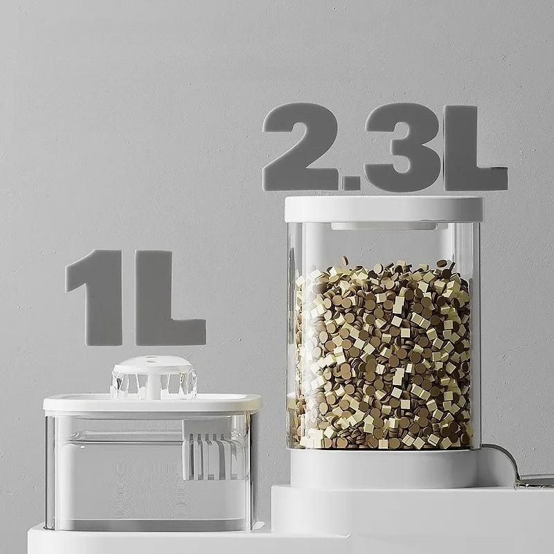 Conteneur de rangement en plastique transparent de 2,3L avec couvercle blanc, parfait pour les aliments.