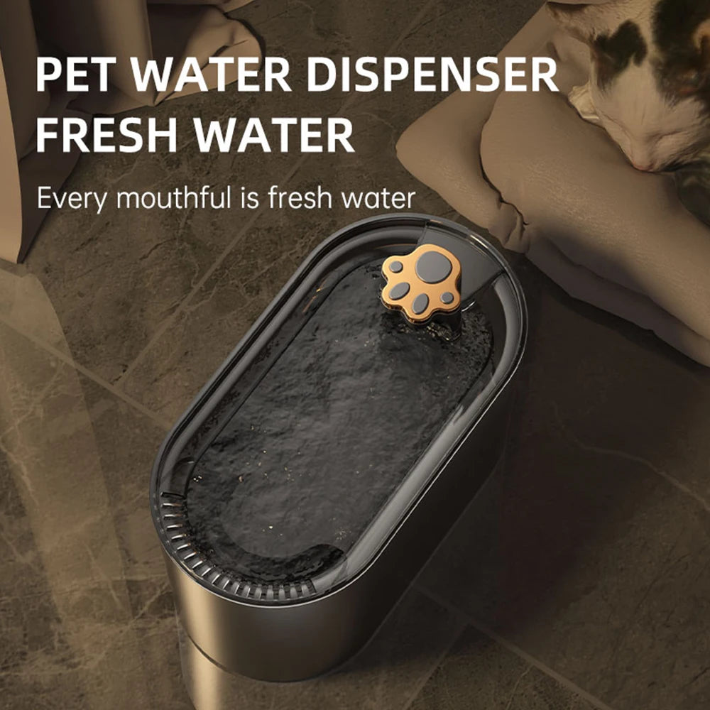 Distributeur d'eau pour animaux, design oval, couleur noire, assure de l'eau fraîche à chaque gorgée.