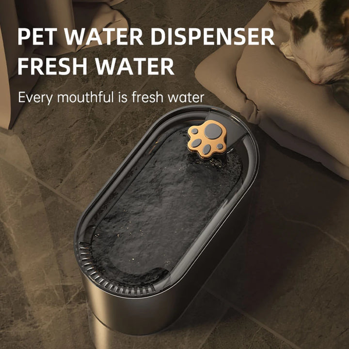 Distributeur d'eau pour animaux, design oval, couleur noire, assure de l'eau fraîche à chaque gorgée.